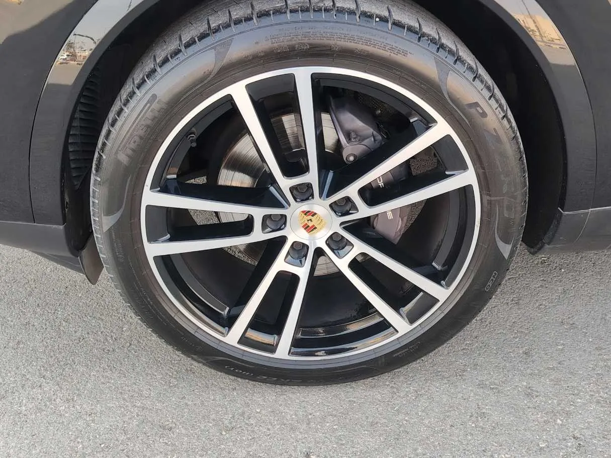 Car image 10