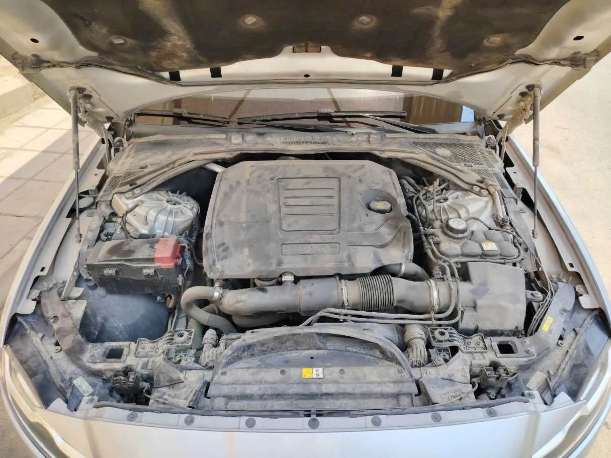 Car image 30