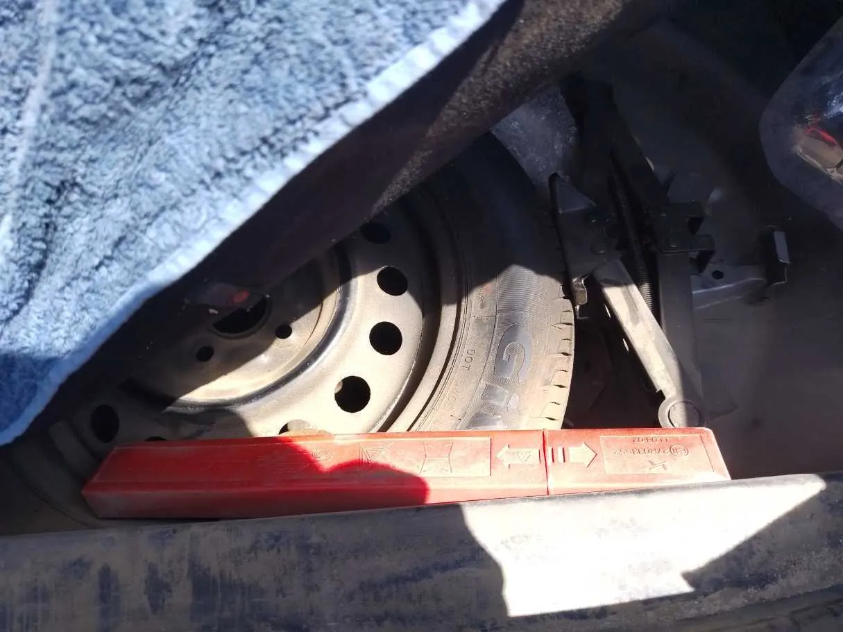 Car image 35