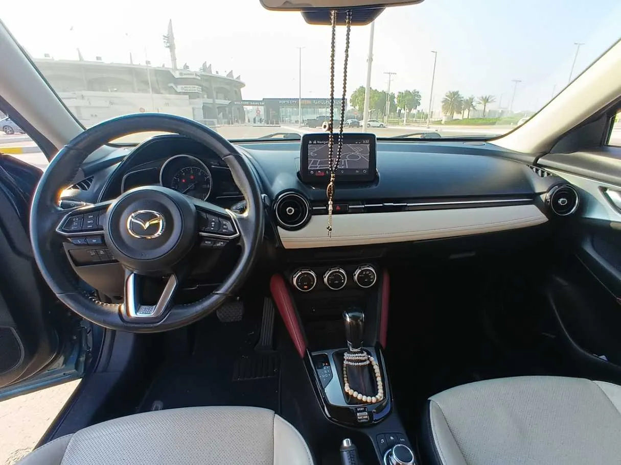 Car image 14