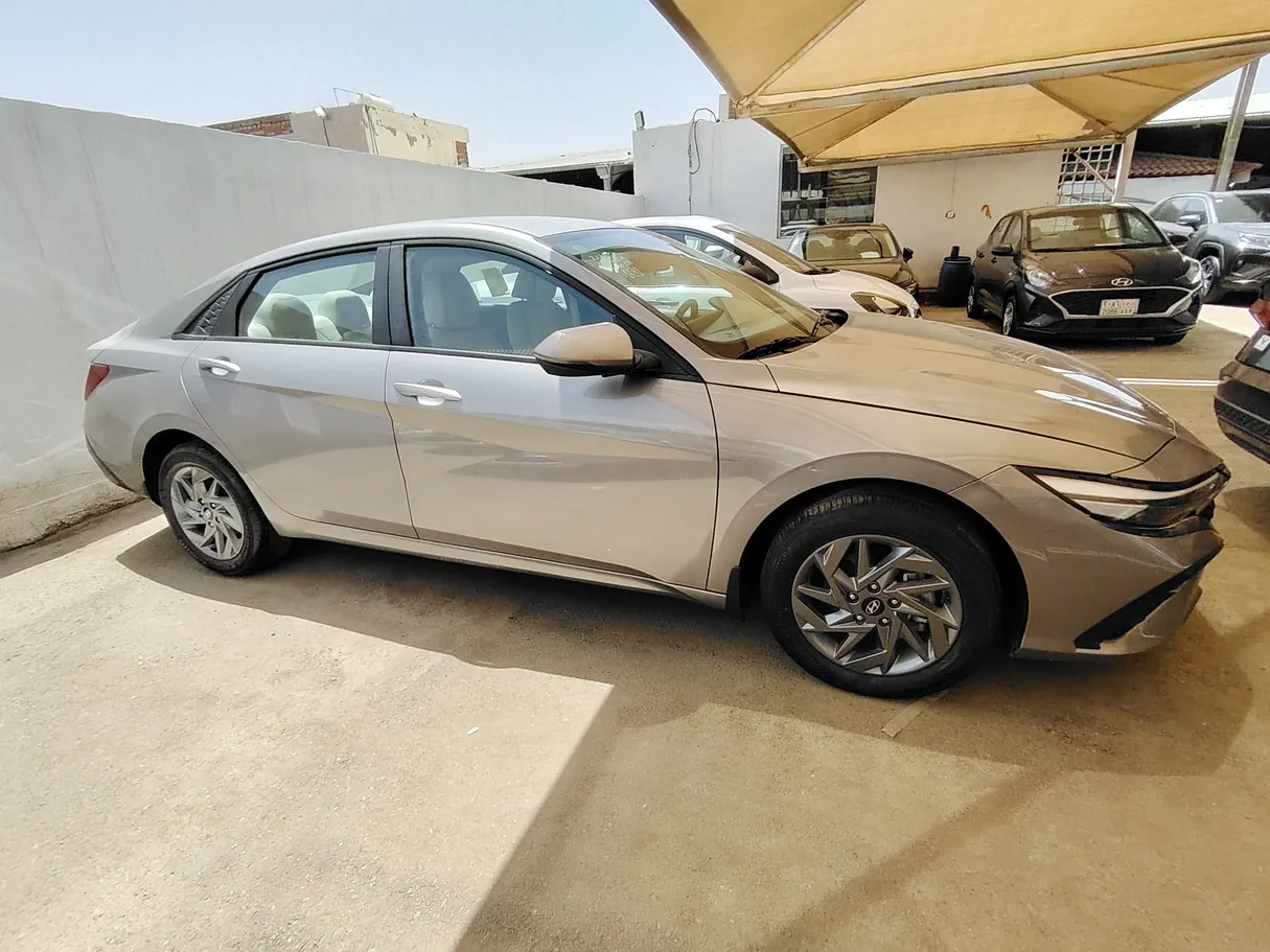 Car image 4