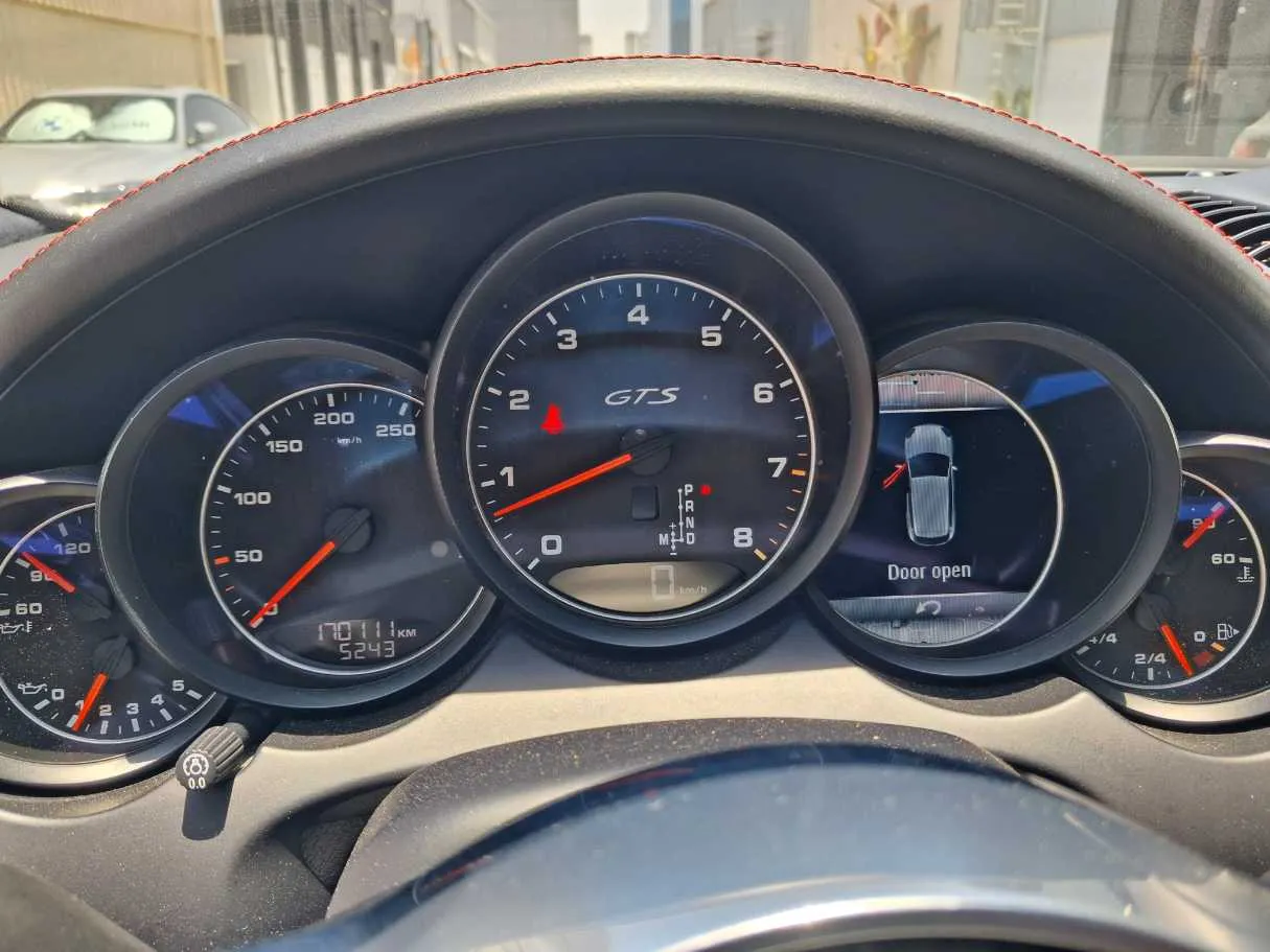 Car image 17