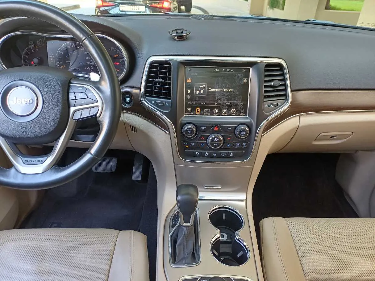 Car image 18