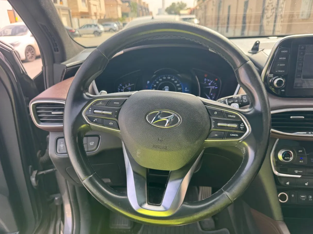 Car image 17
