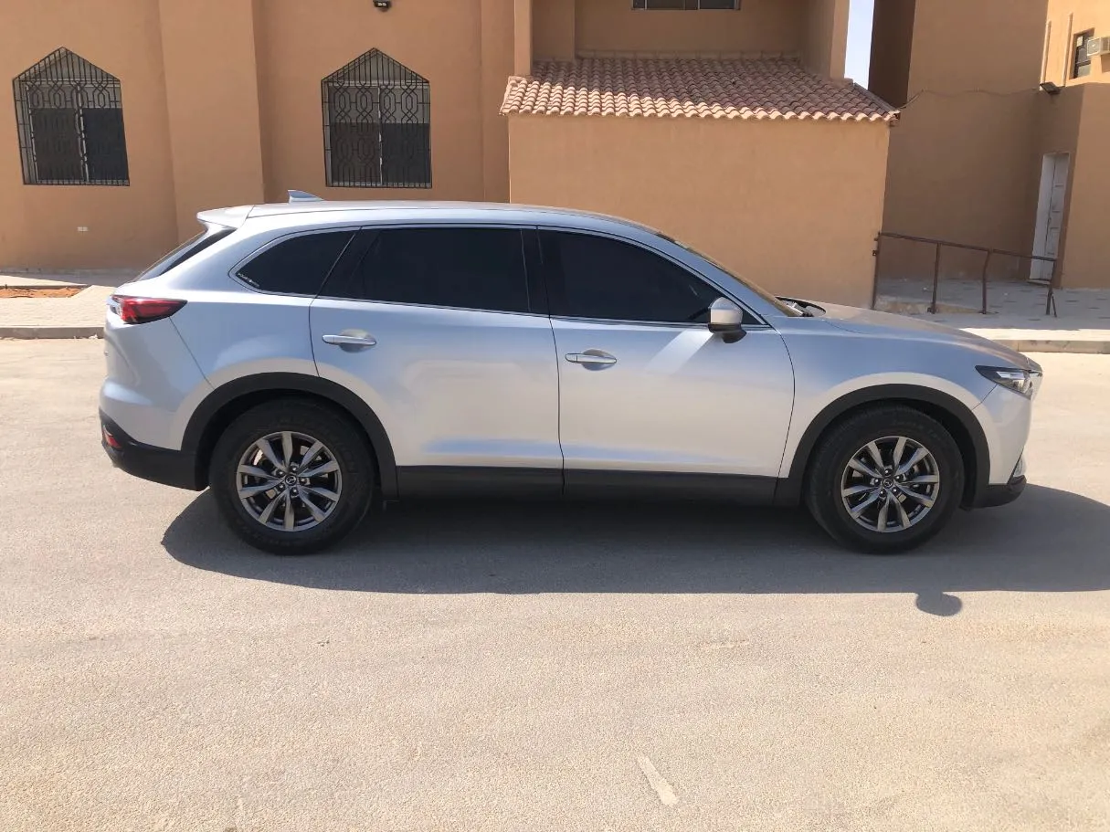 Car image 4