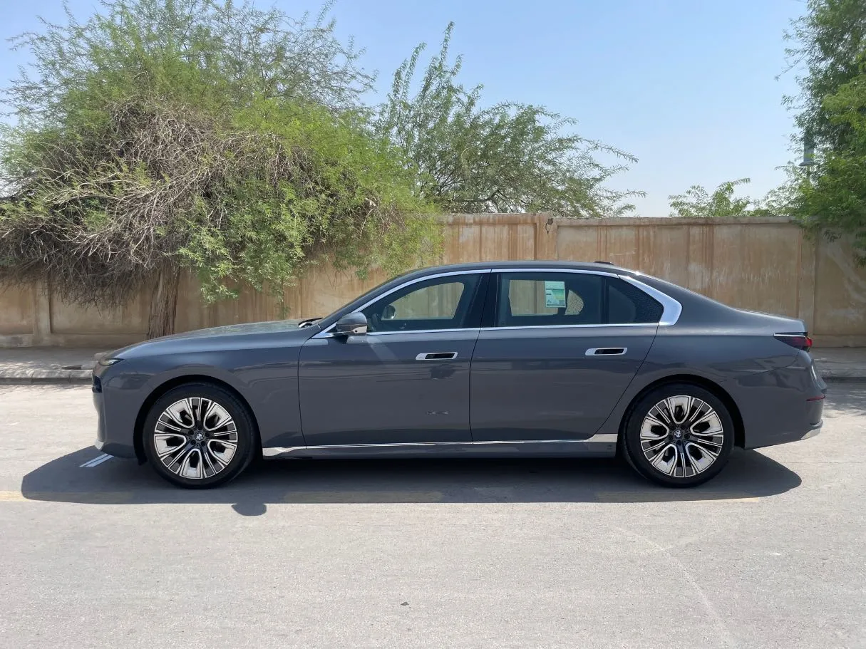 Car image 8