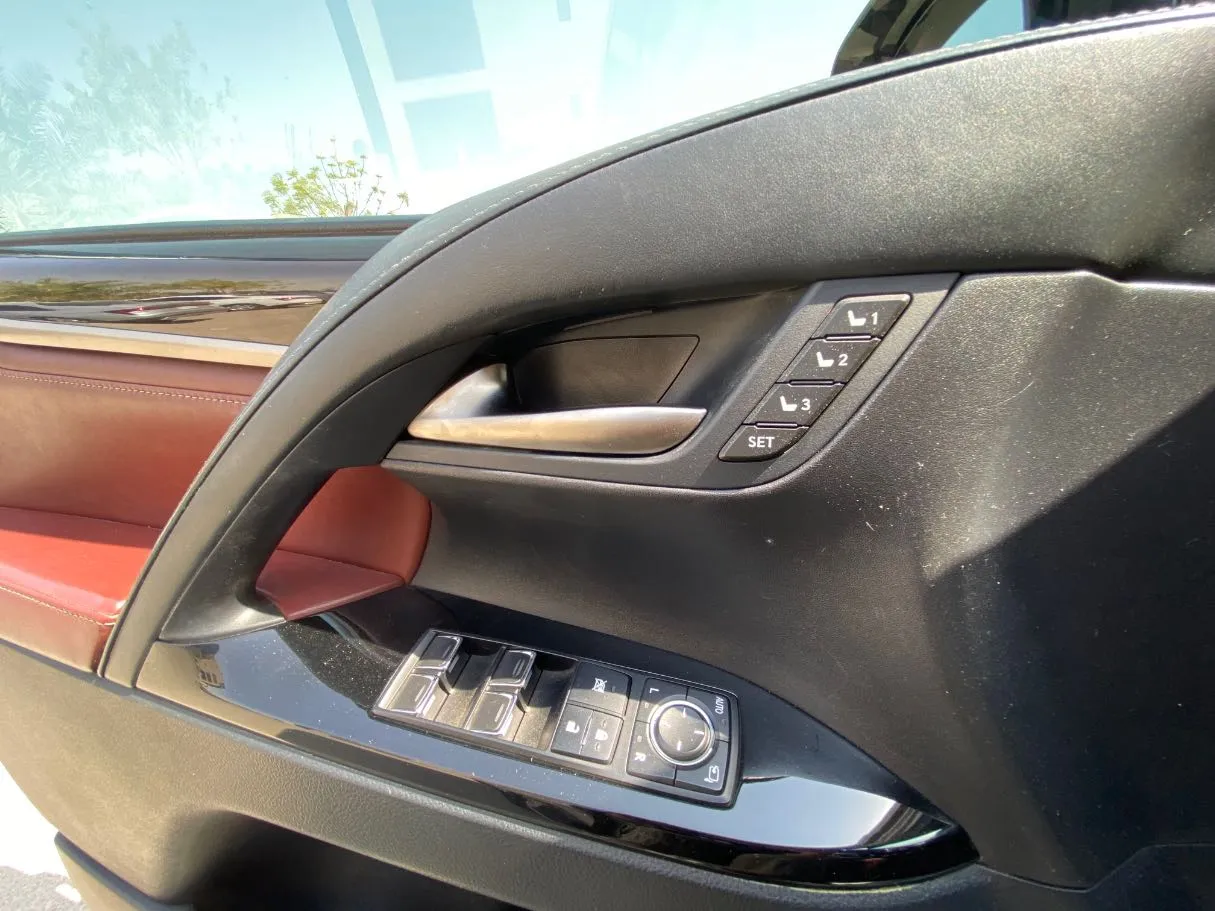 Car image 29