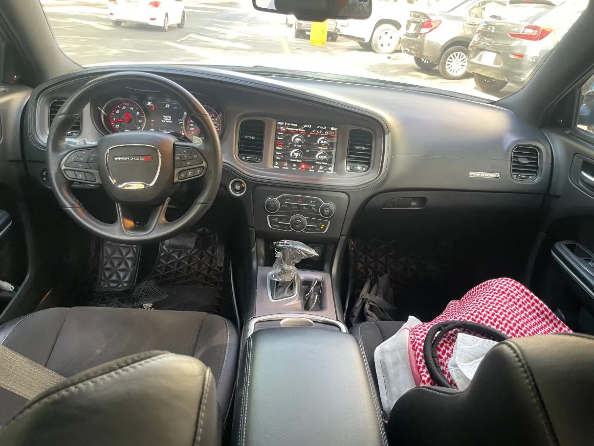 Car image 16