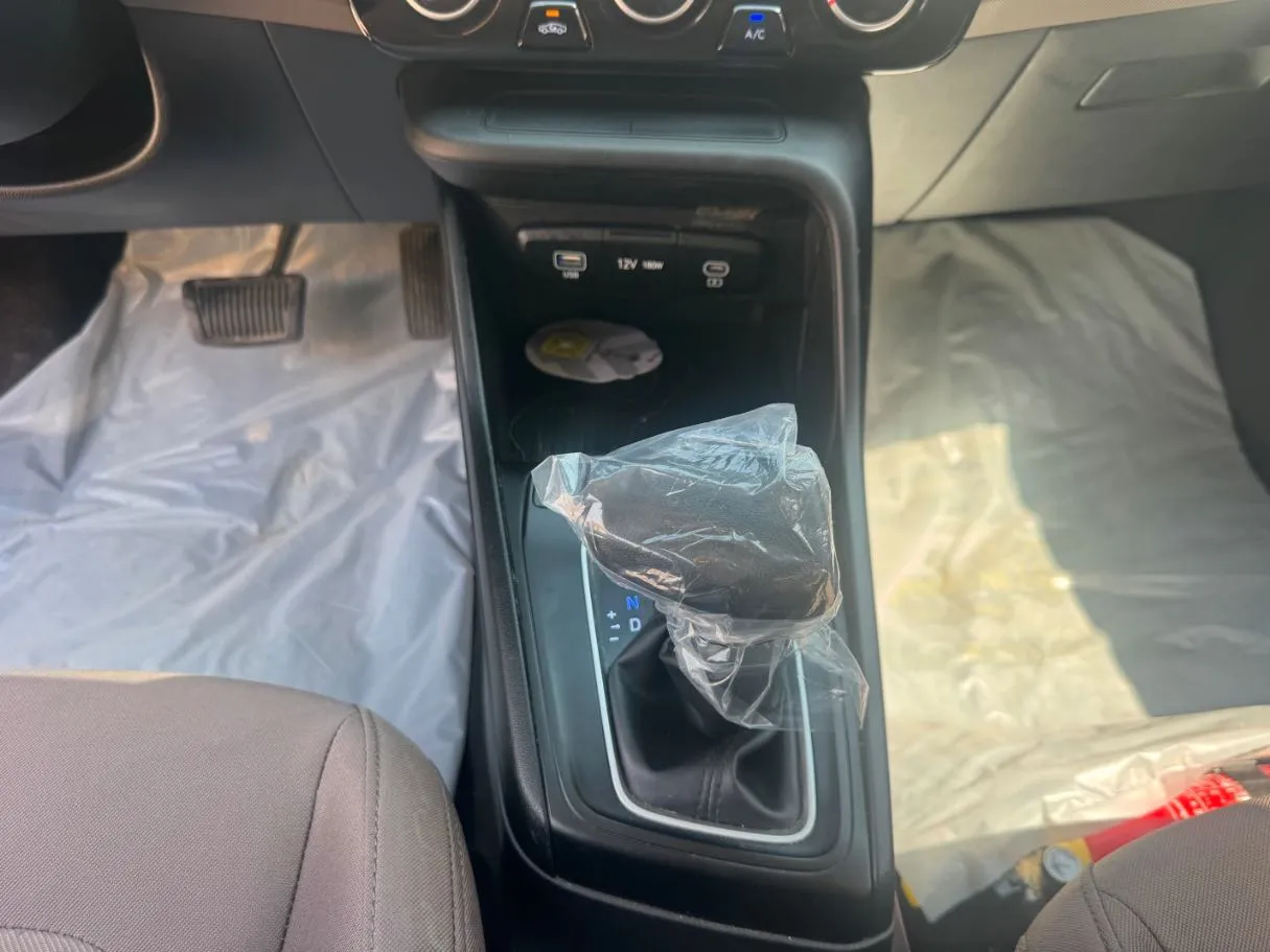 Car image 15