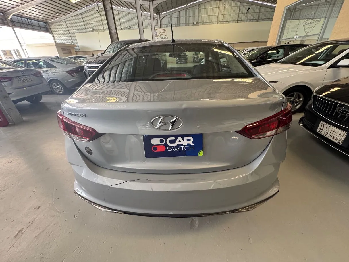 Car image 5
