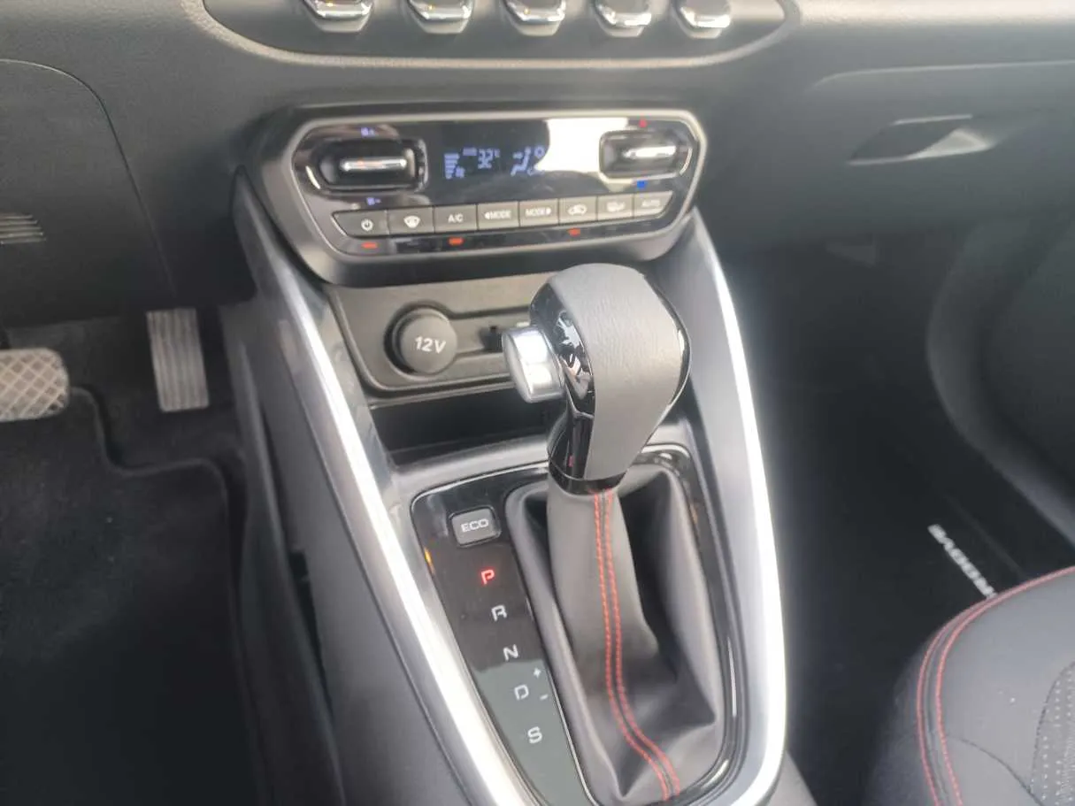 Car image 17
