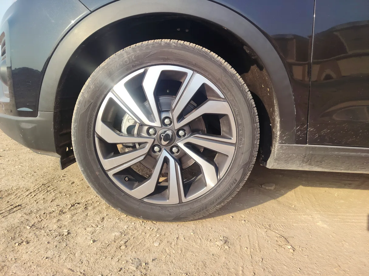 Car image 10