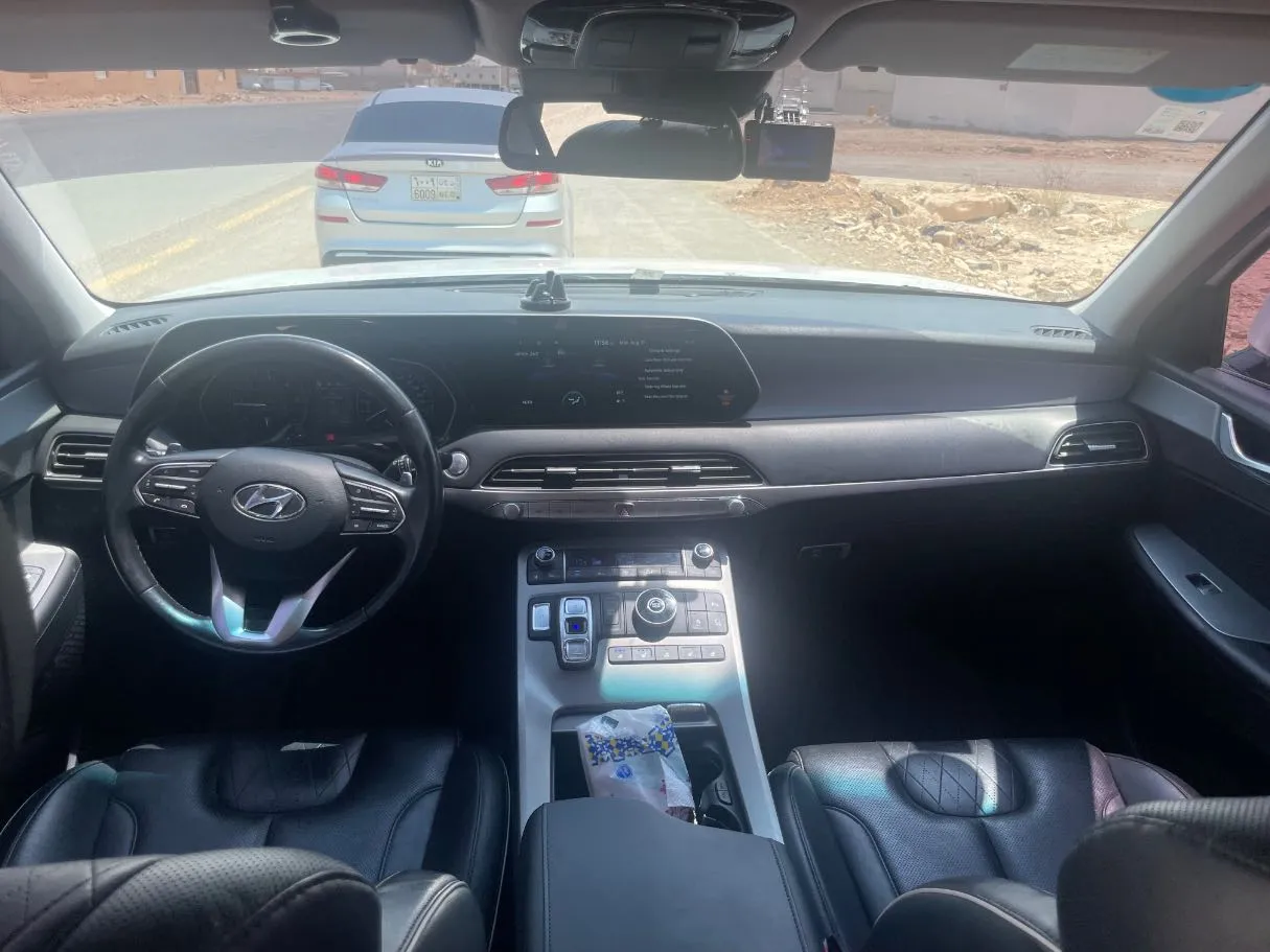 Car image 17