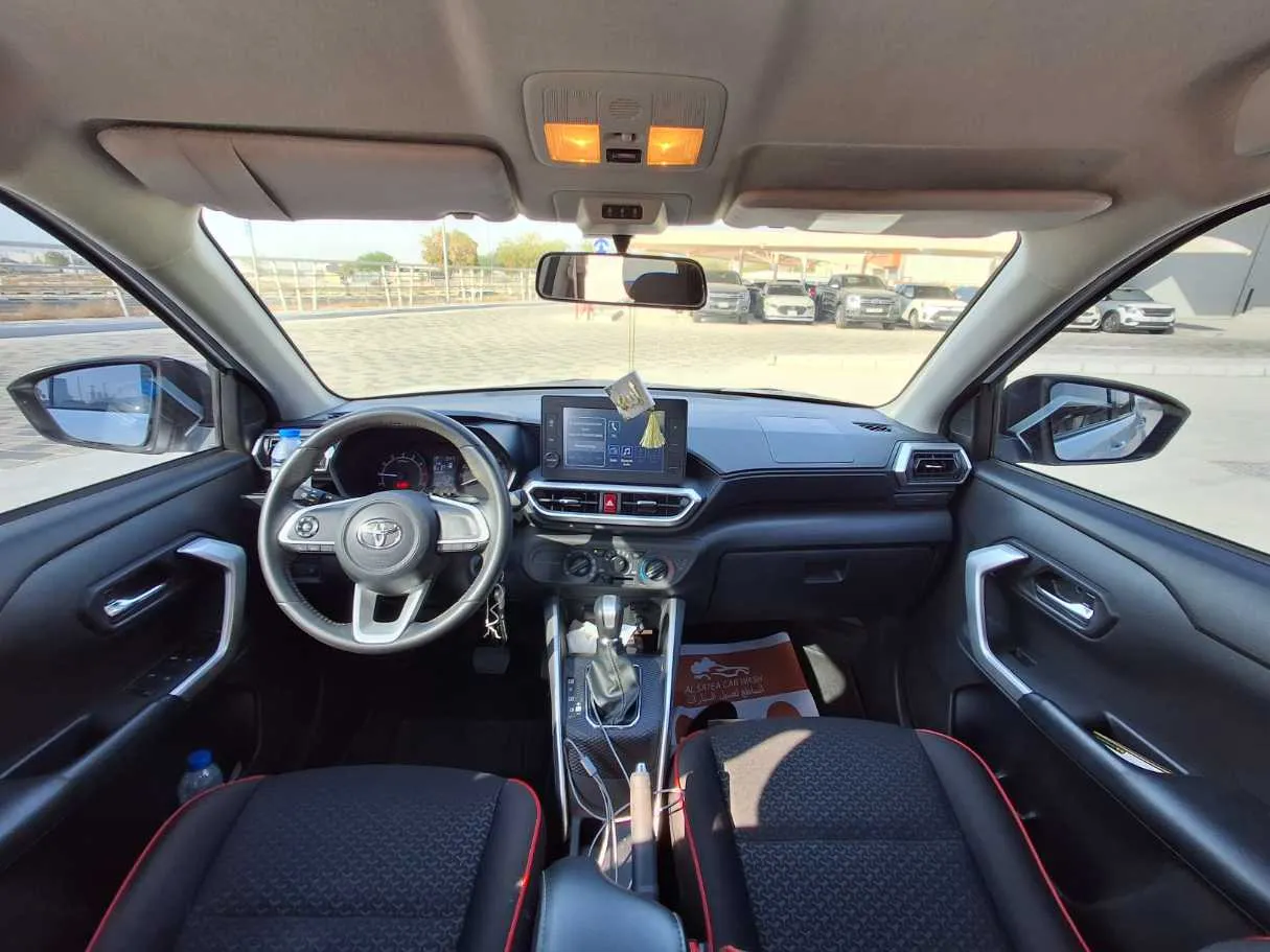 Car image 19
