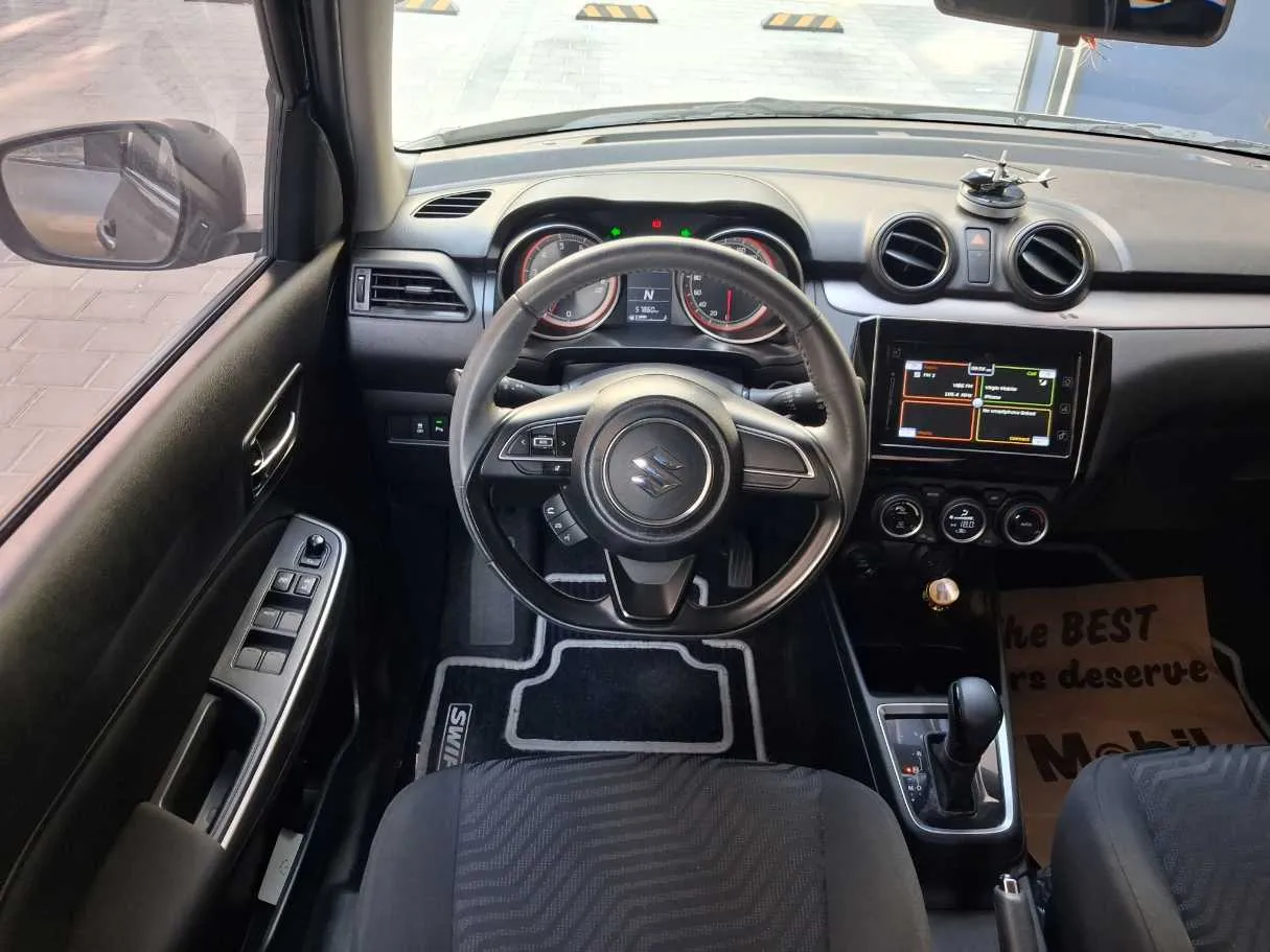 Car image 17