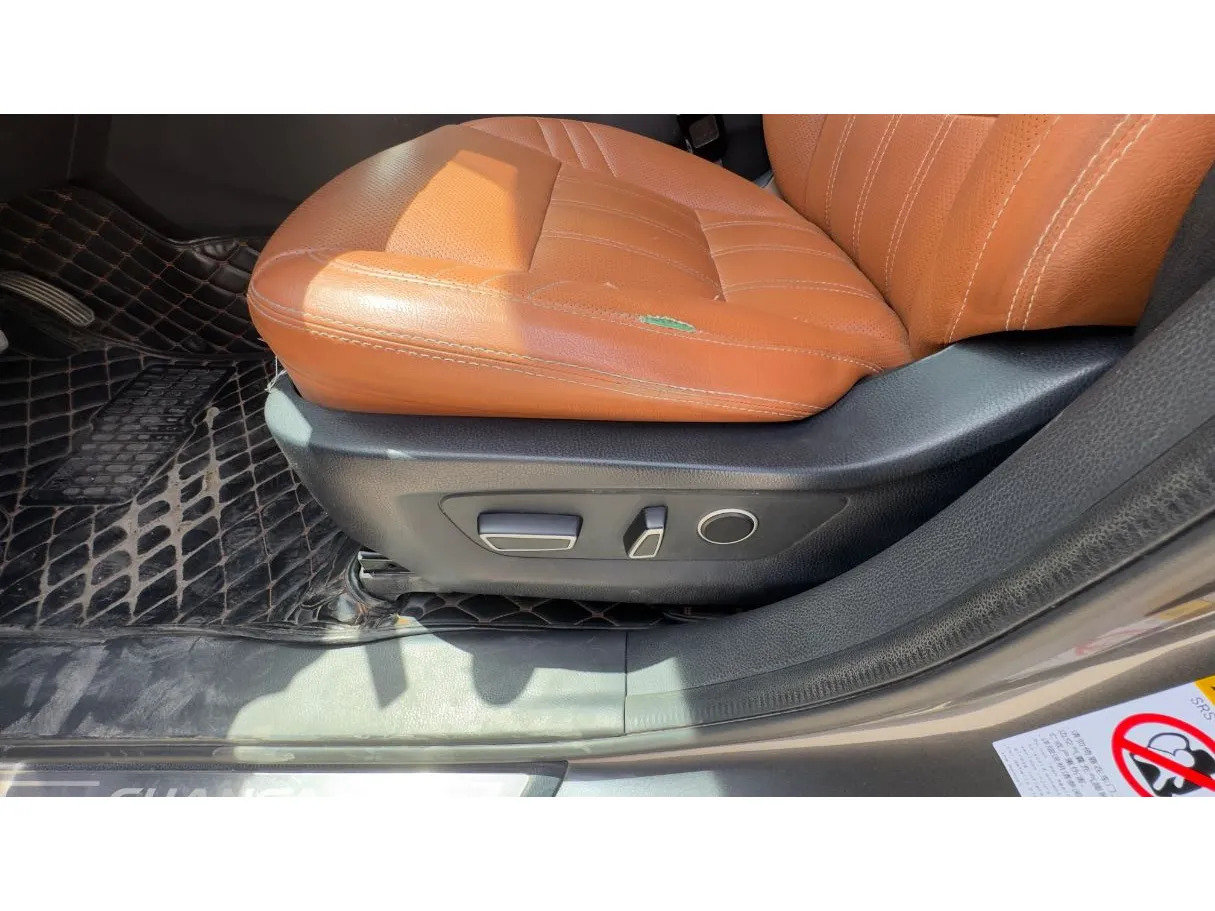 Car image 24