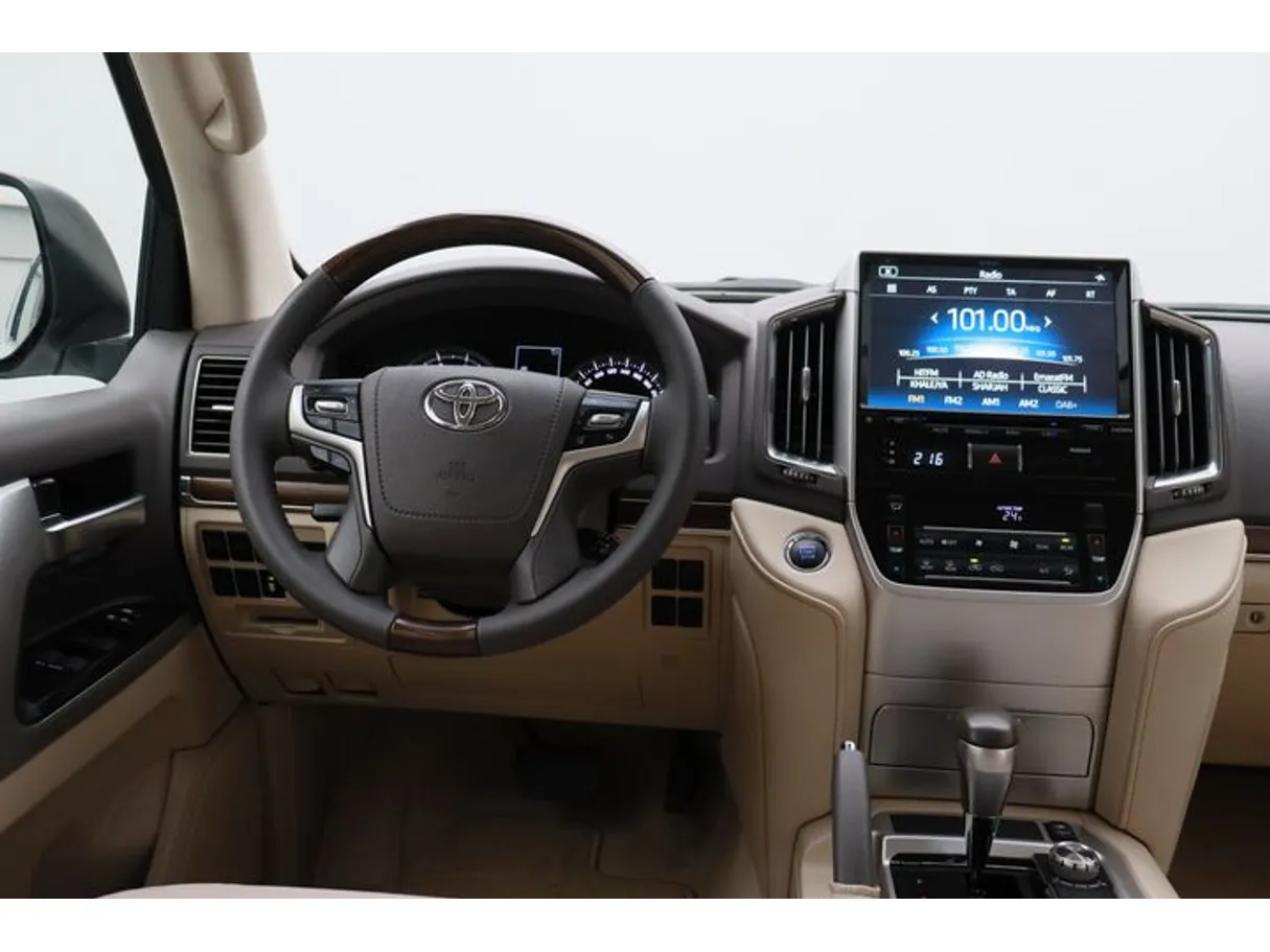 Car image 15