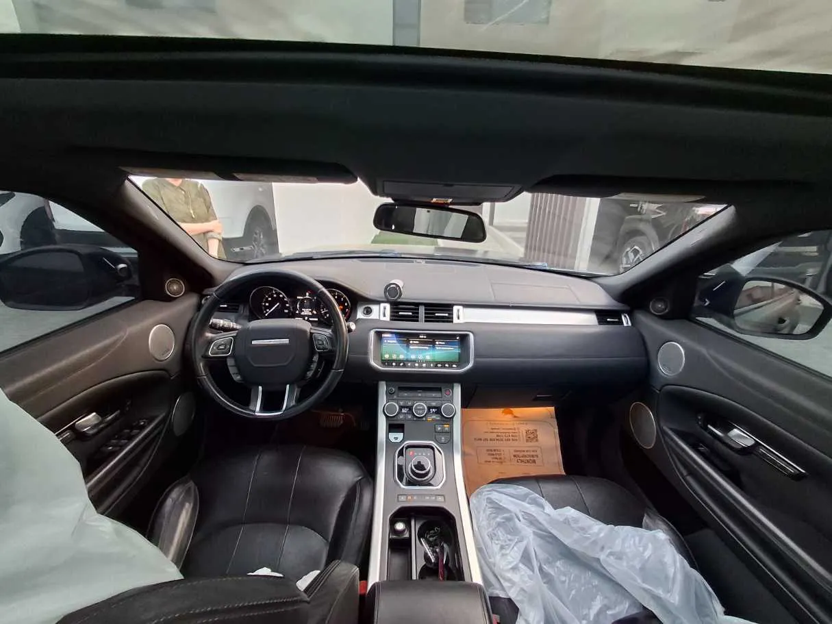 Car image 14