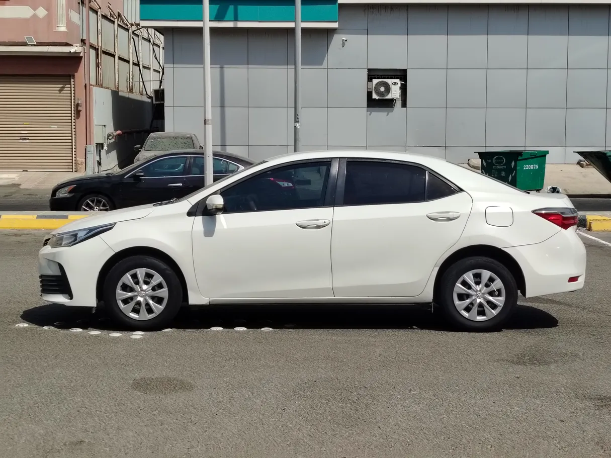 Car image 8