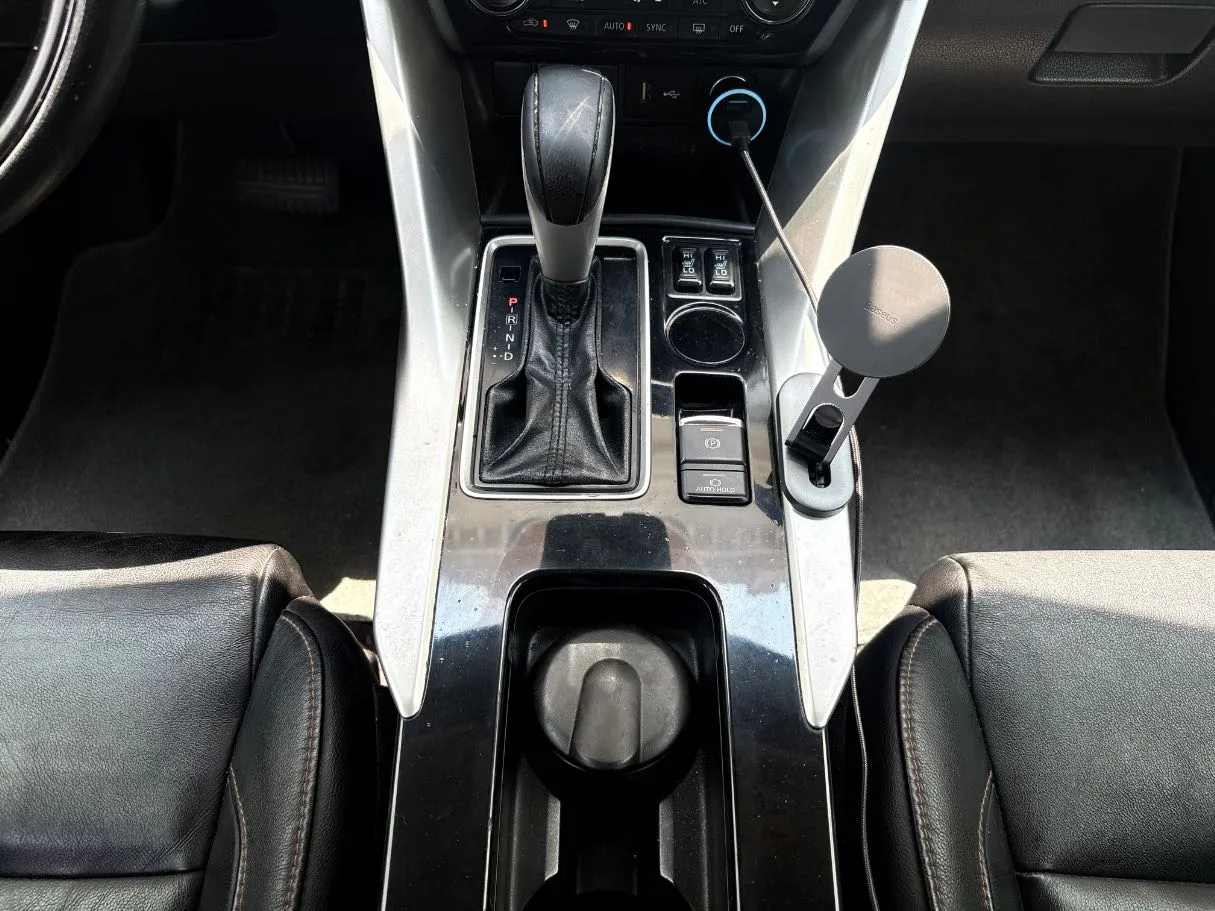 Car image 19