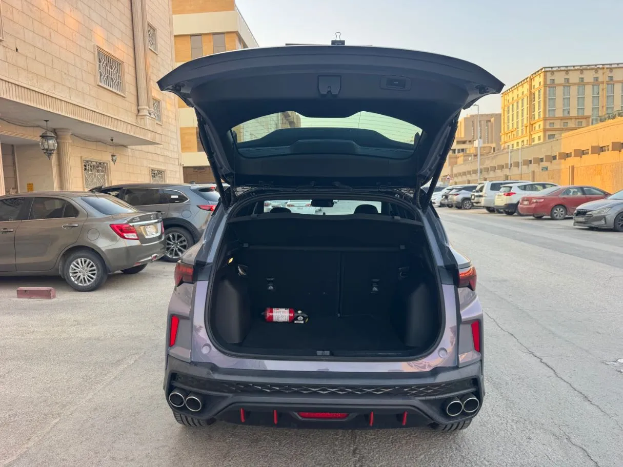 Car image 19