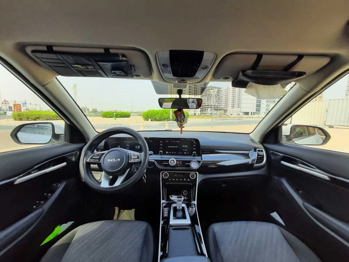 Car image 13