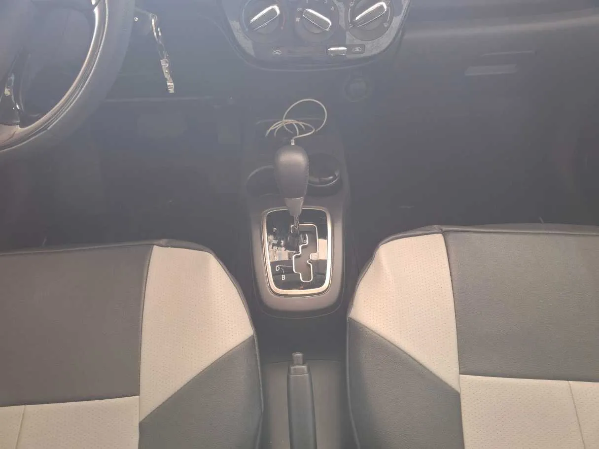 Car image 15