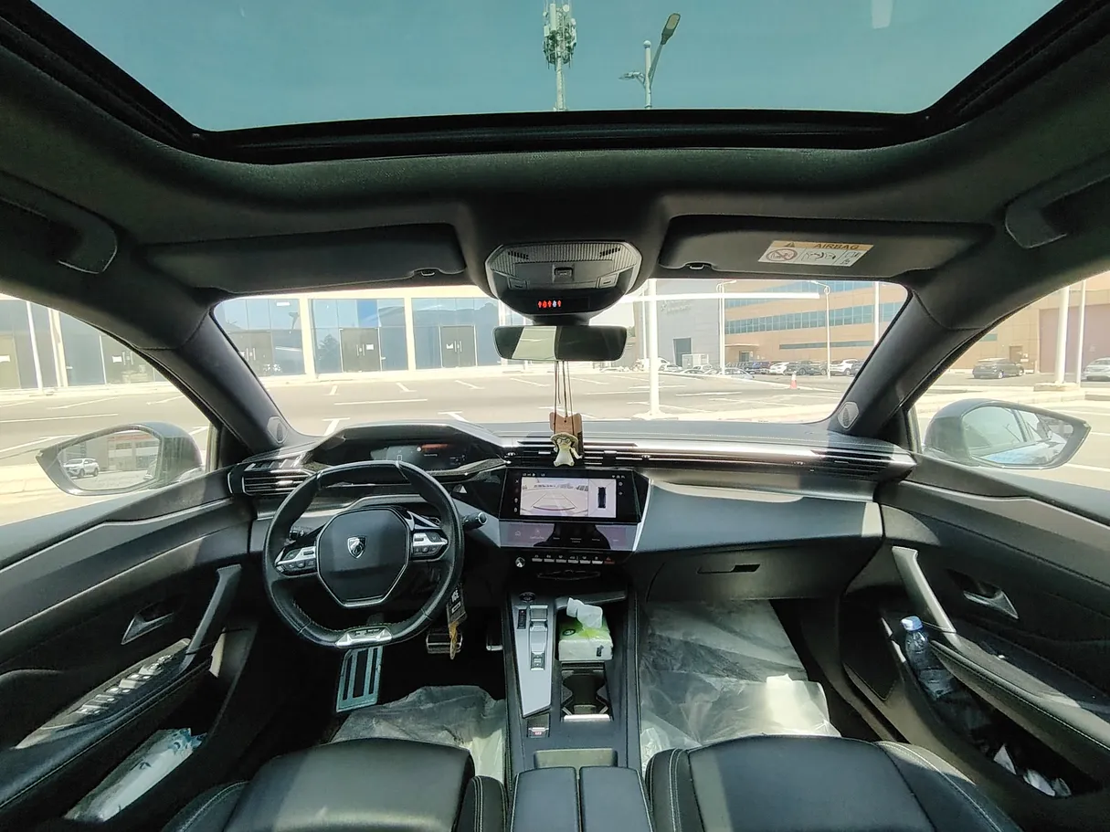 Car image 17