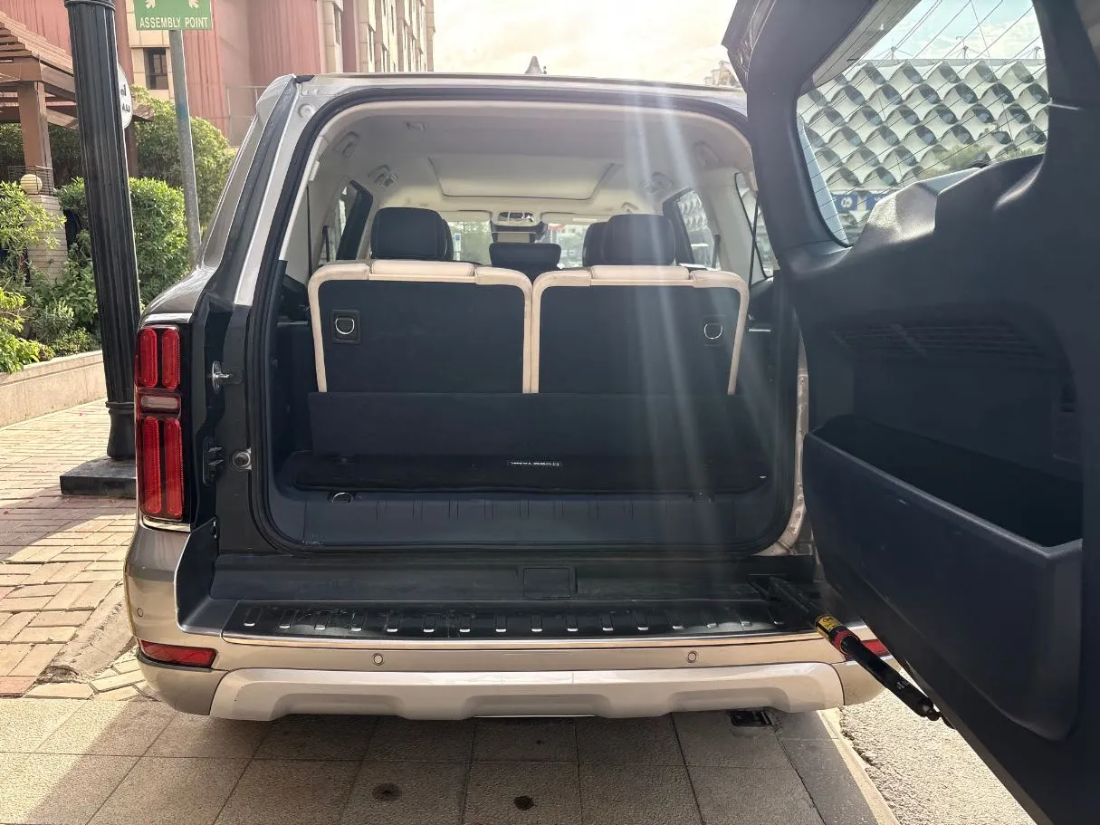 Car image 23