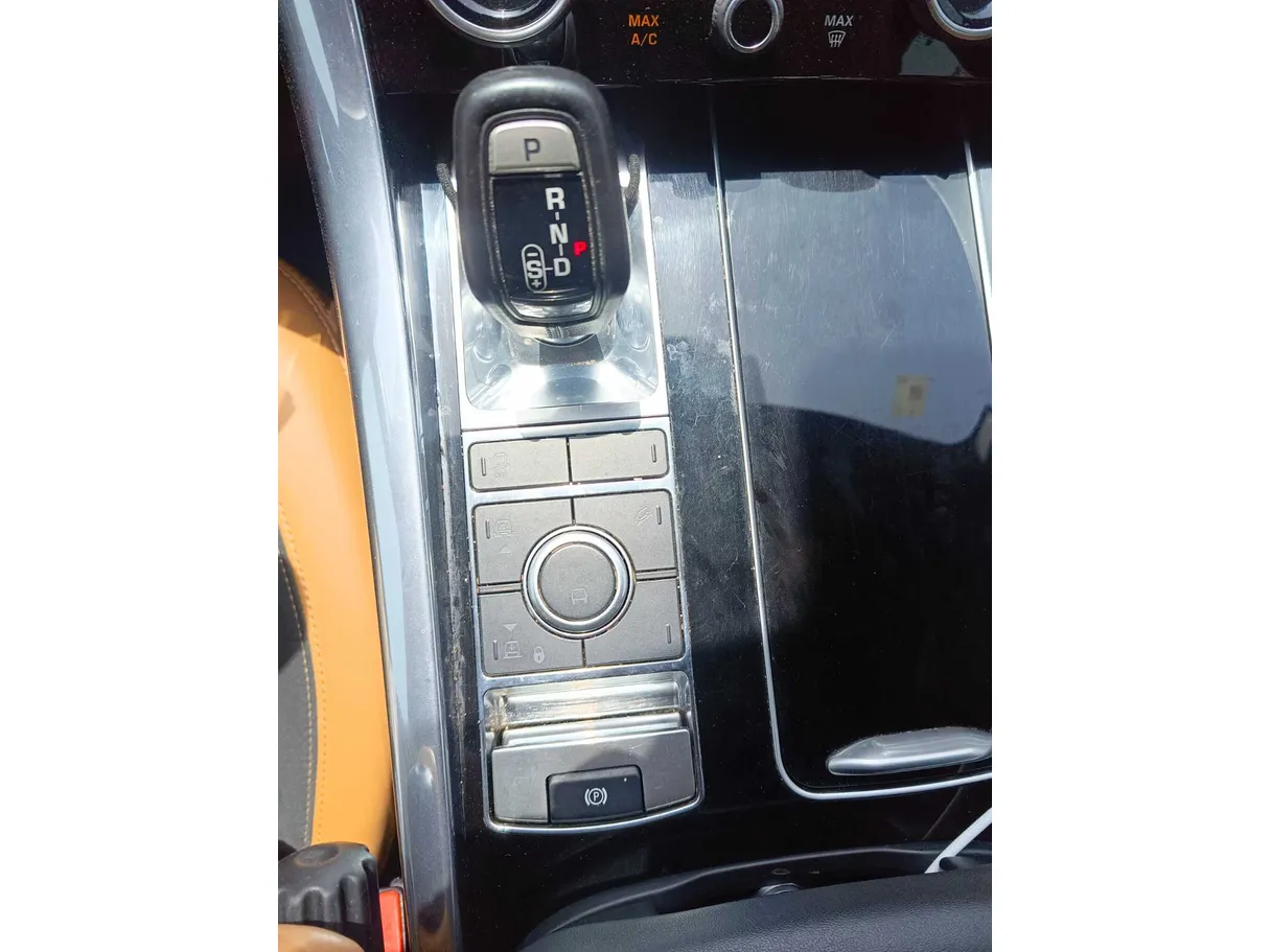 Car image 32