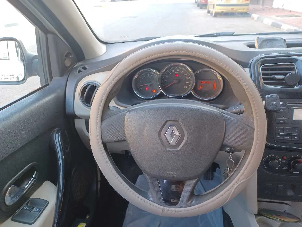 Car image 15