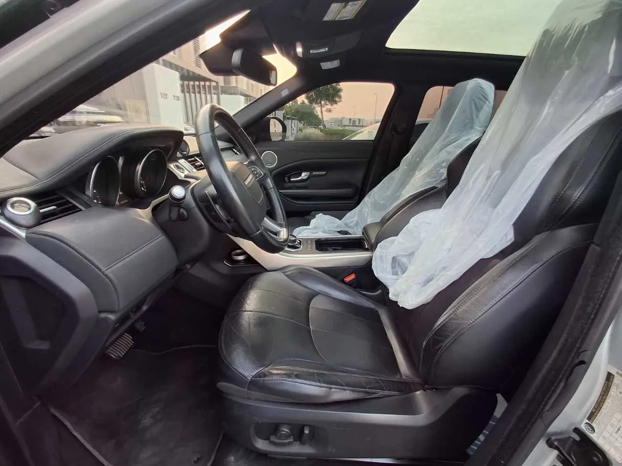 Car image 12