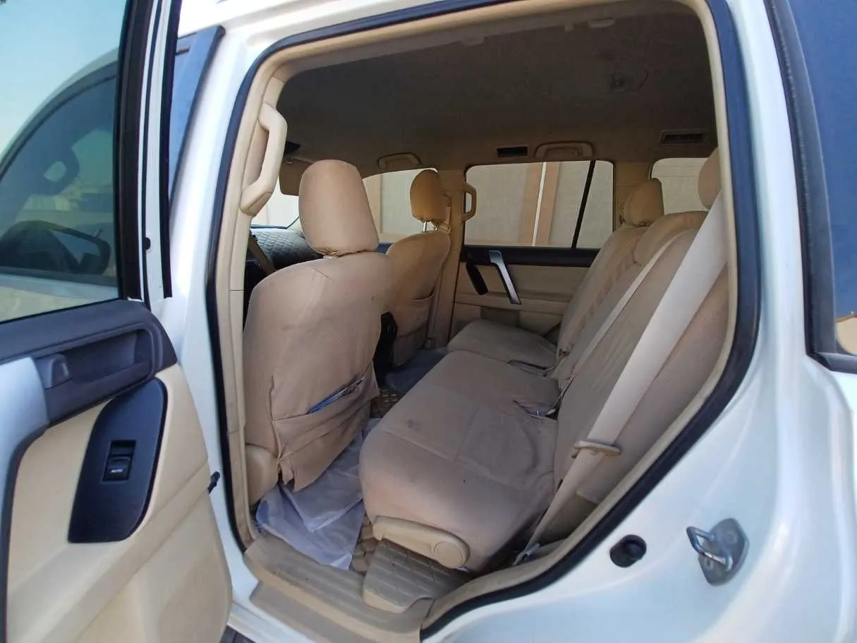 Car image 12