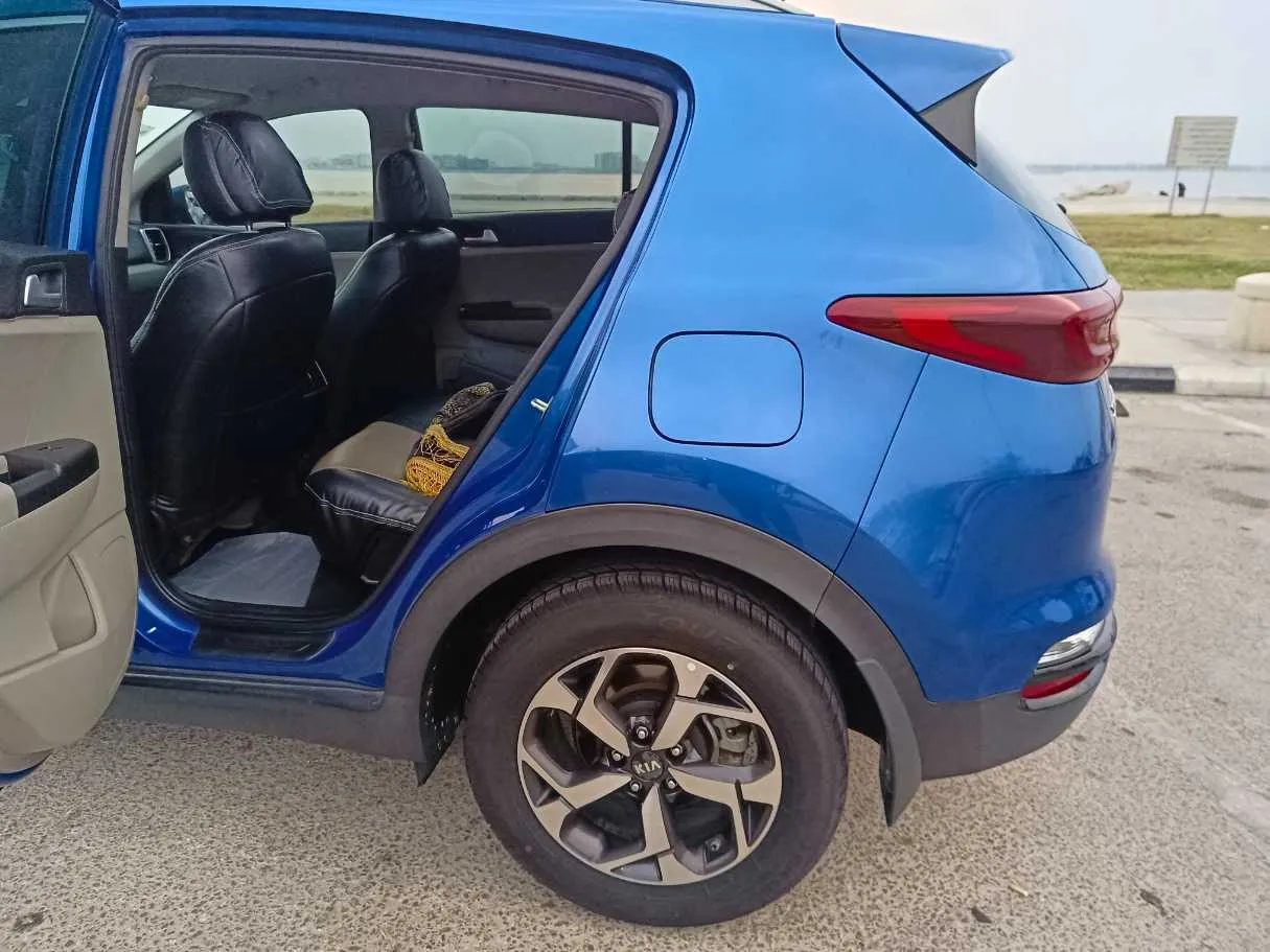 Car image 17