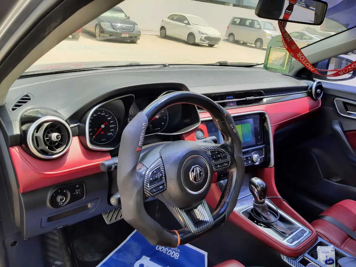 Car image 11