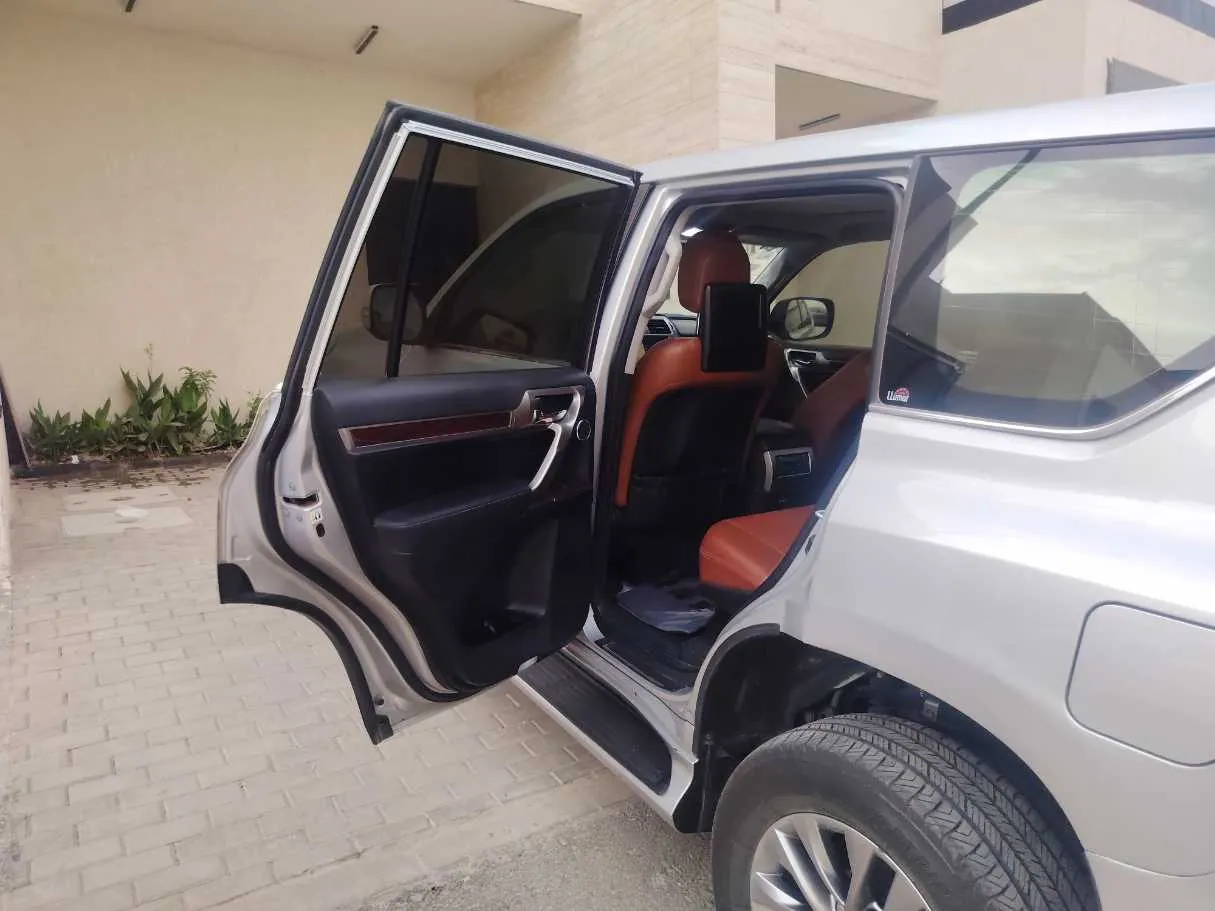 Car image 15