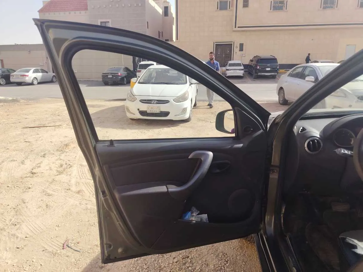 Car image 11