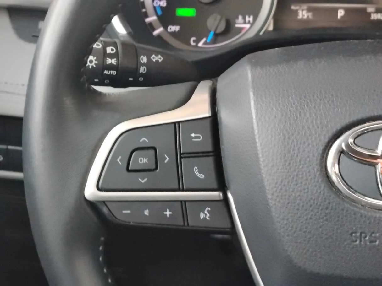 Car image 26