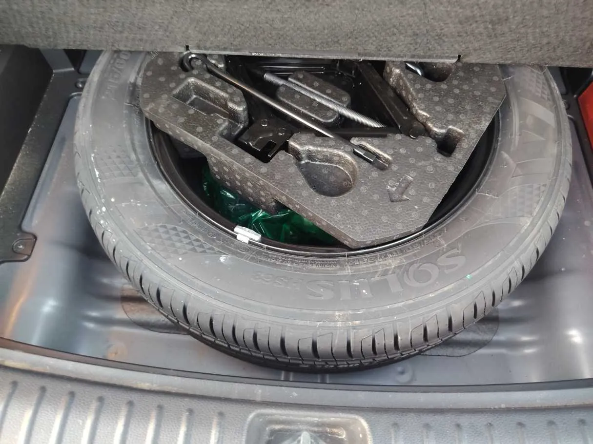 Car image 27