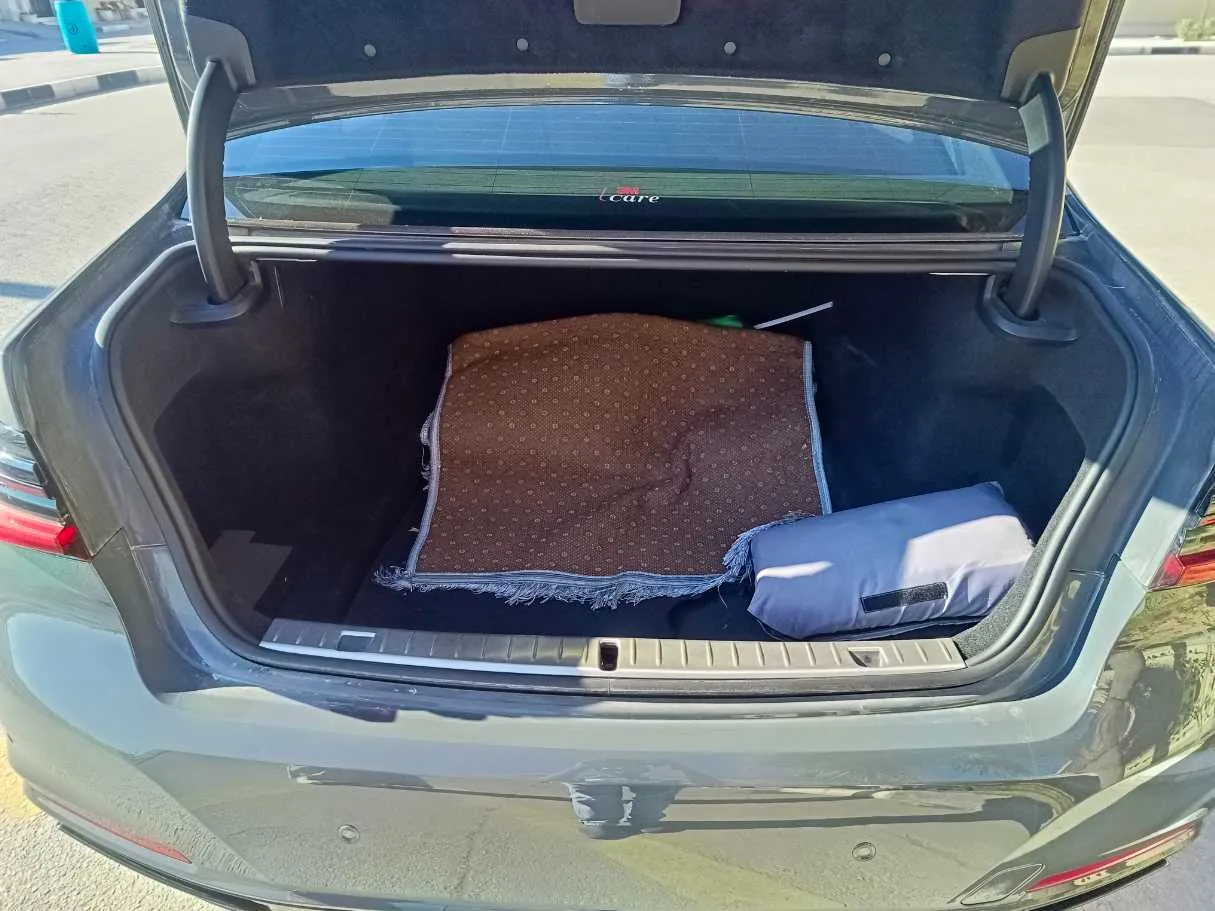 Car image 26