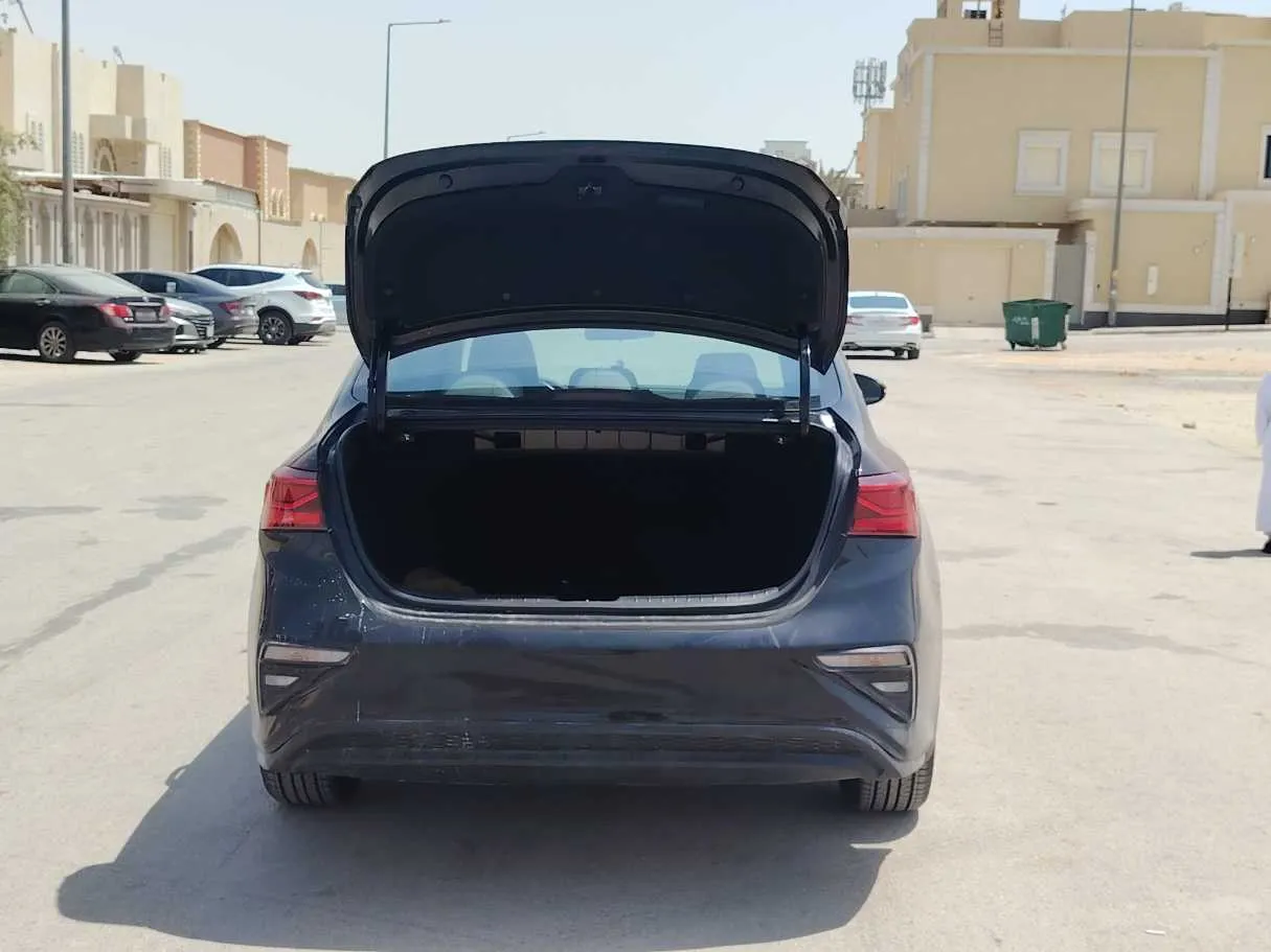 Car image 25