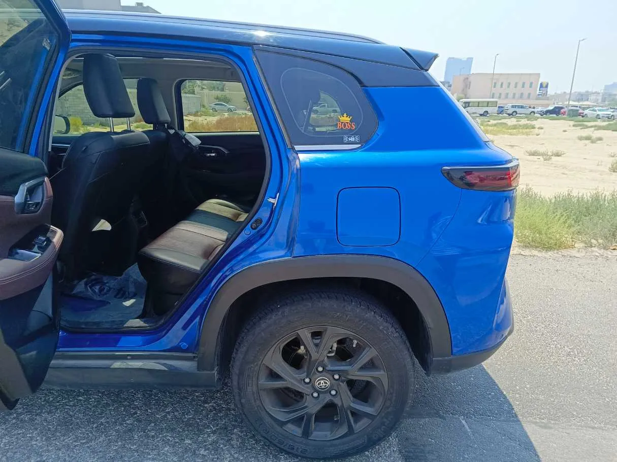 Car image 14