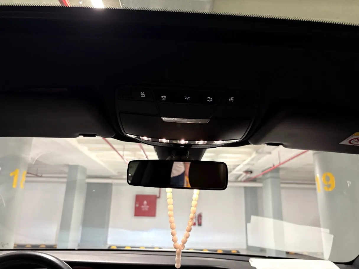 Car image 24
