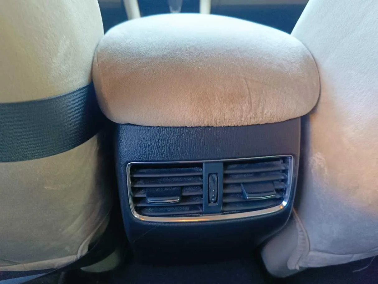 Car image 27