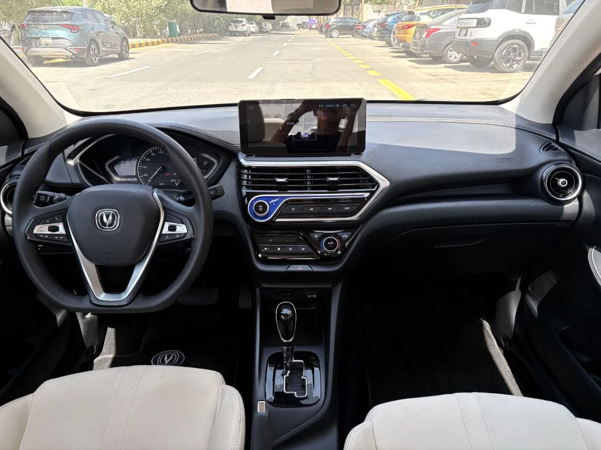 Car image 19