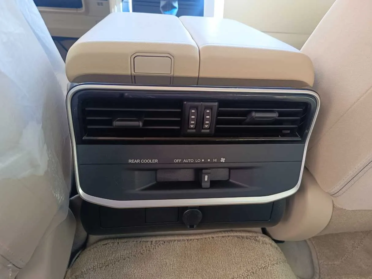 Car image 34