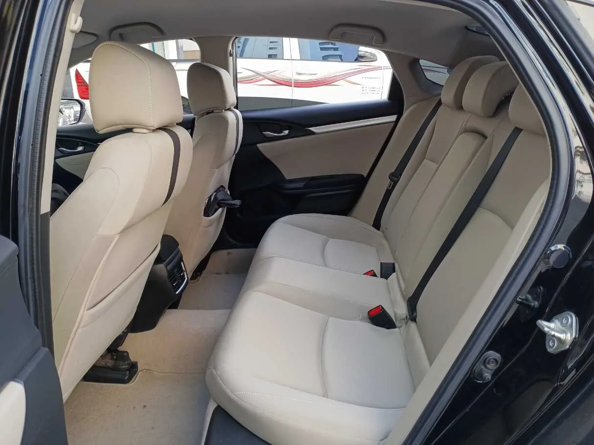 Car image 13