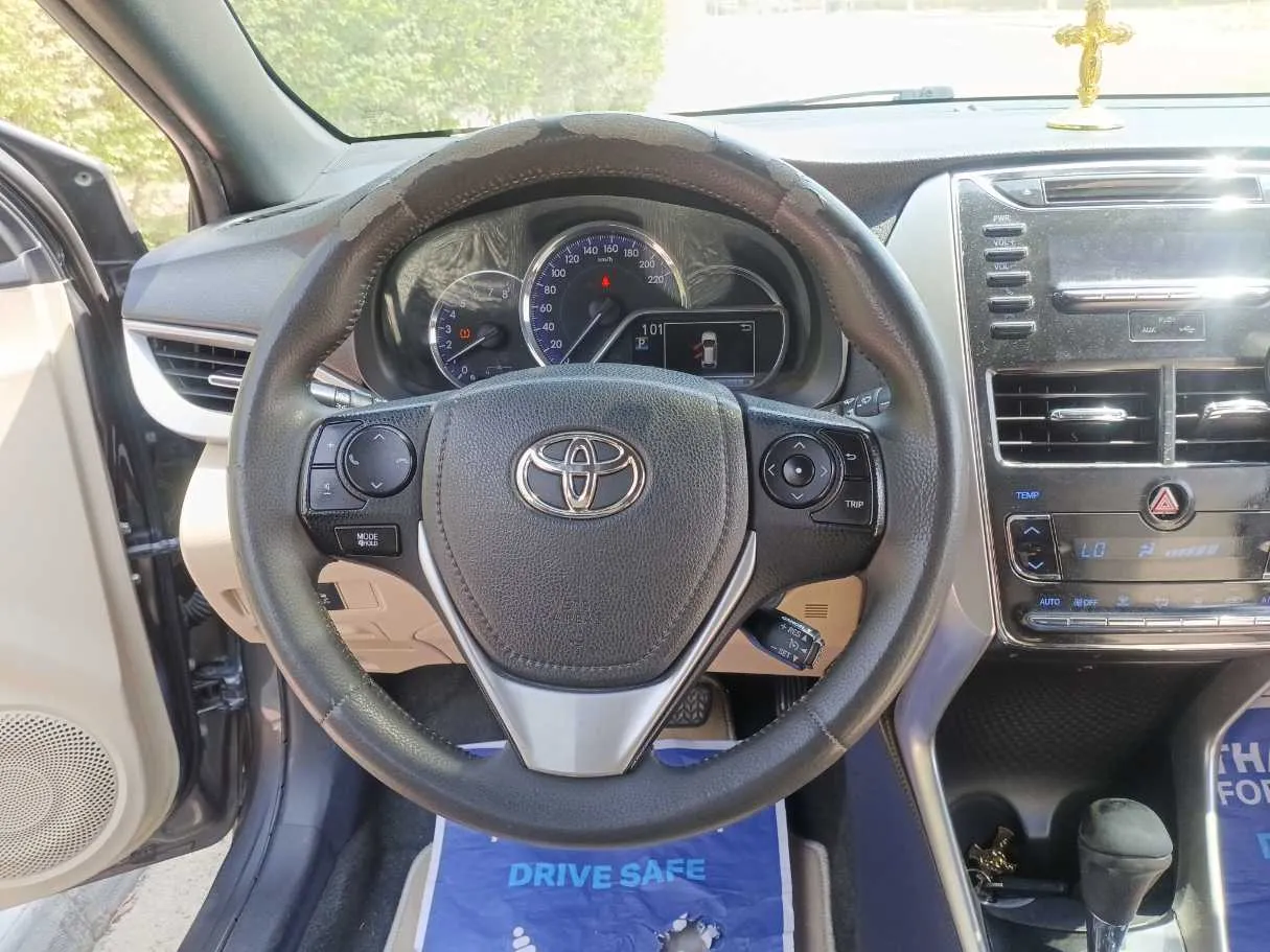 Car image 17
