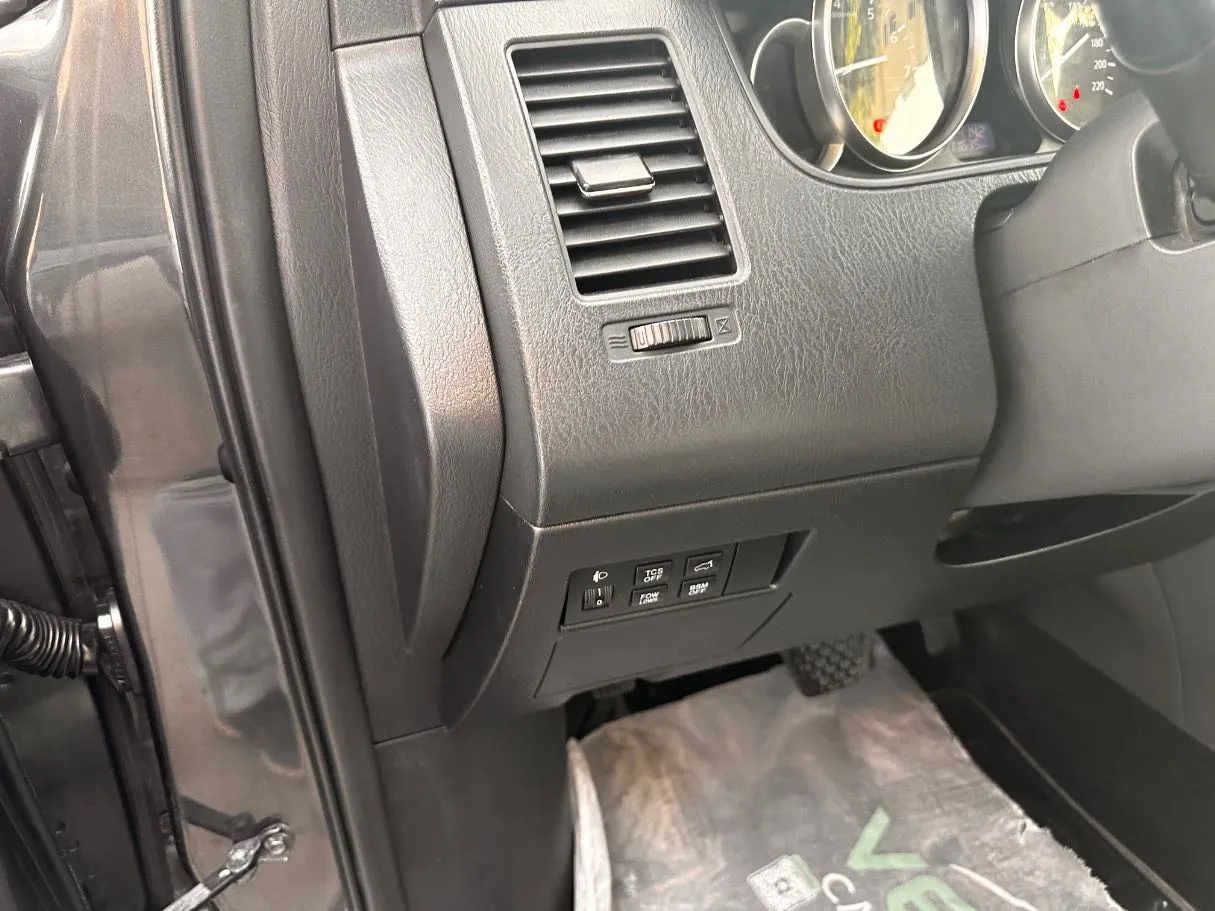 Car image 28