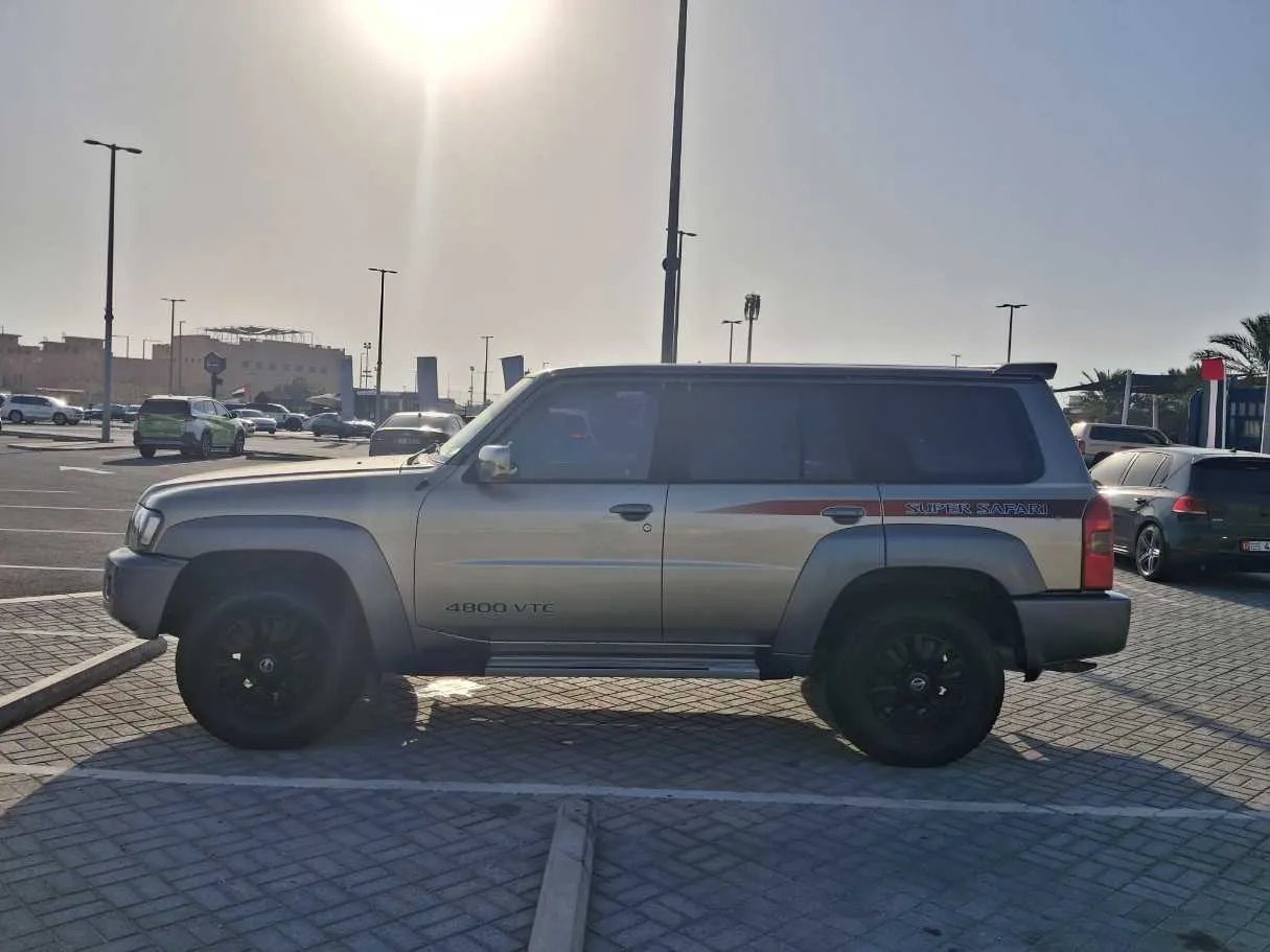 Car image 8